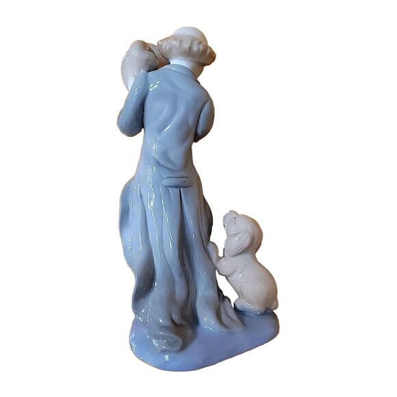 Porcelain Smiling Circus Clown And Dog Figurine 8.75" Tall 4.25" Wide Blue White - Picture 6 of 10